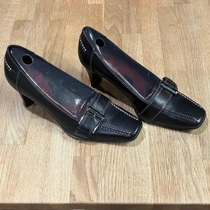 Y2k AEROSOLES Black Heels with Stitch Detail